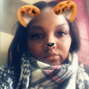 Meet your Posher, Mona